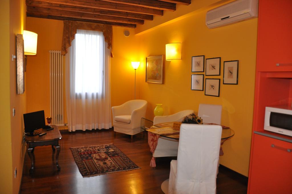 Piazza Nova Guest House Ferrara Pokój zdjęcie