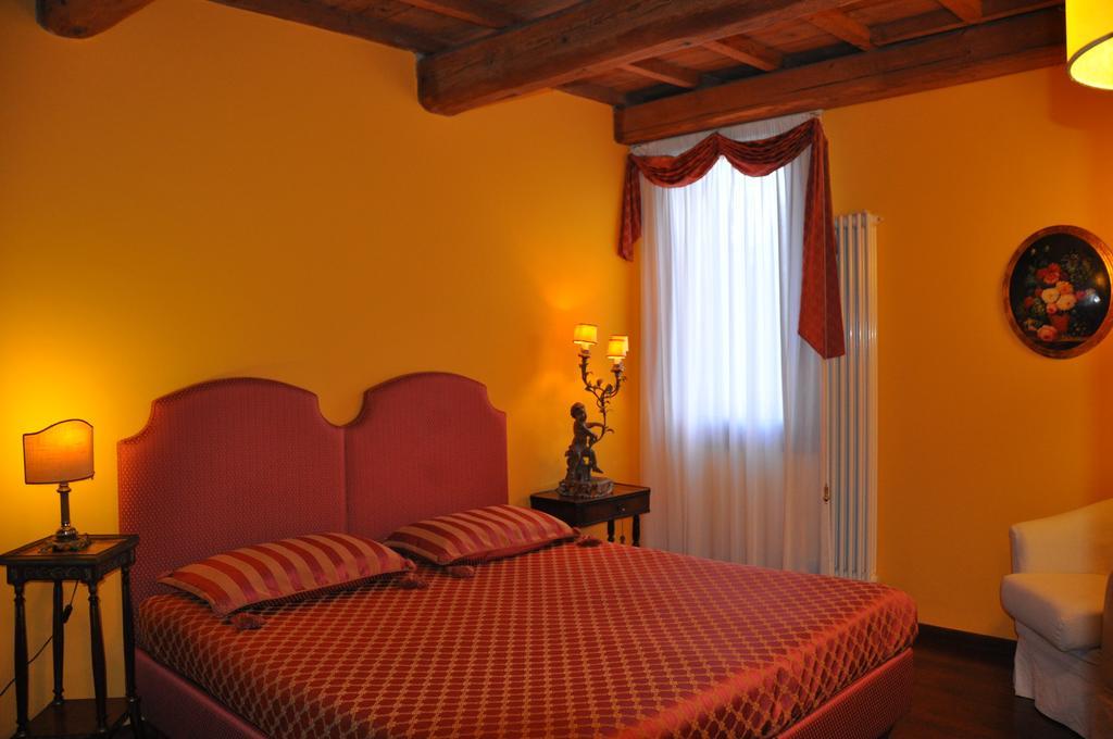 Piazza Nova Guest House Ferrara Pokój zdjęcie